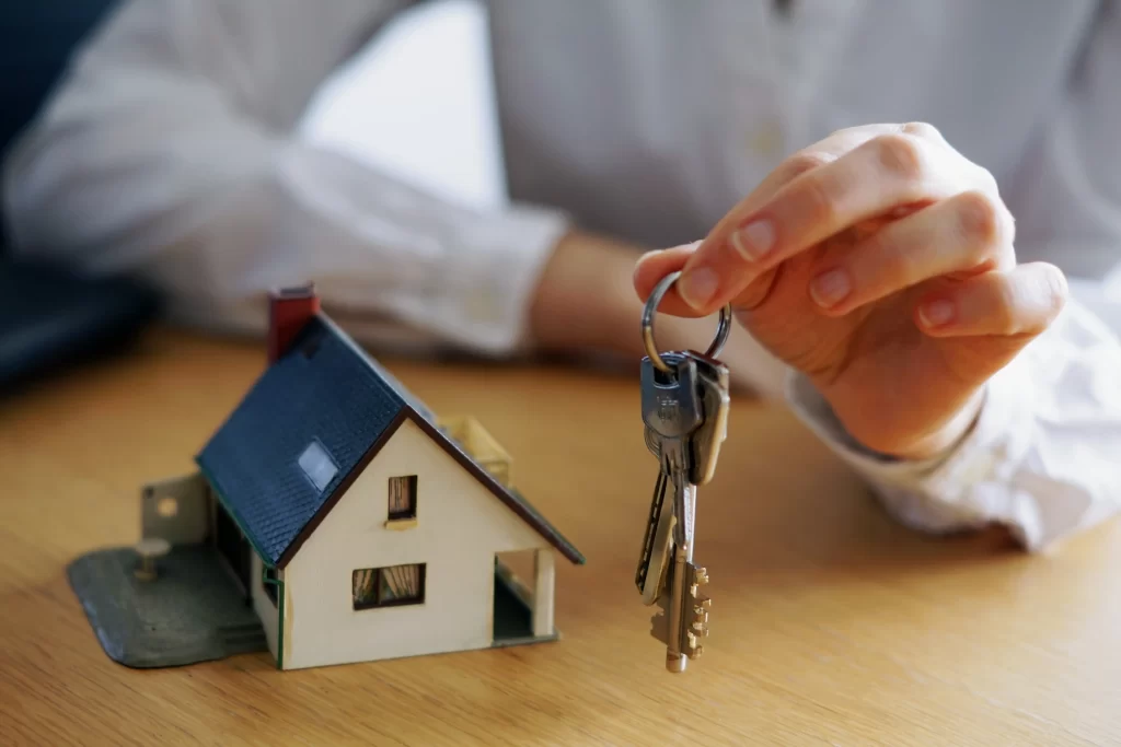 closeup-shot-person-thinking-buying-selling-house closeup-shot-person-thinking-buying-selling-house