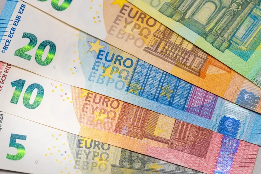 Bedrijfsleider bekijkt loonmix met focus op 20% VAA-limiet